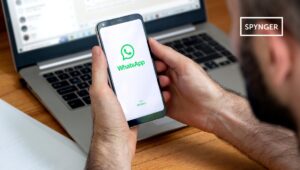 με ποιον μιλάει ο σύντροφός μου στο whatsapp