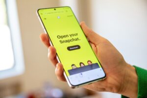 How to See Who Someone Is Talking to on Snapchat