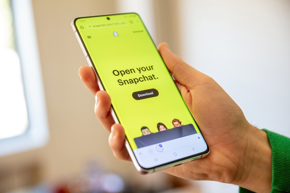How to See Who Someone Is Talking to on Snapchat