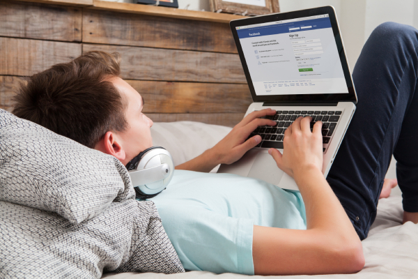 Facebook Cheating Signs
