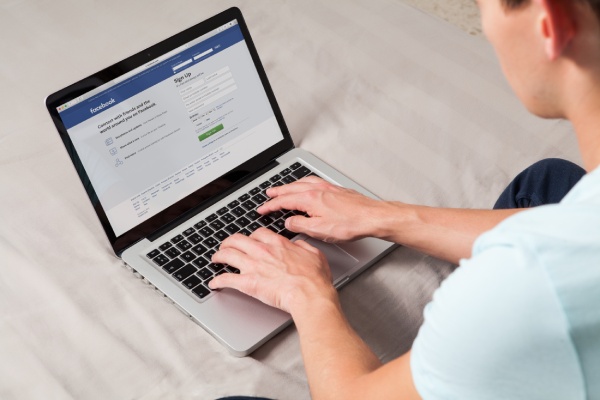 Check Boyfriend's Facebook Messages