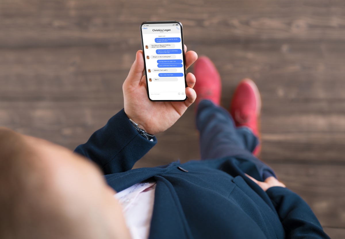 See Who Your Boyfriend Is Messaging on Facebook