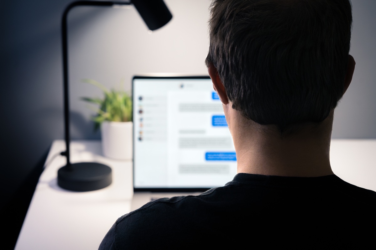 catch my husband cheating online